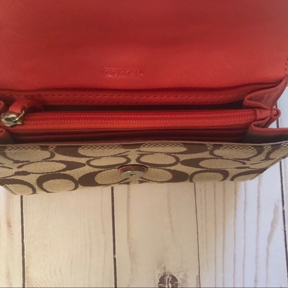 Coach Cute 😊 Mini Crossbody Wallet ❤️ - Picture 5 of 5